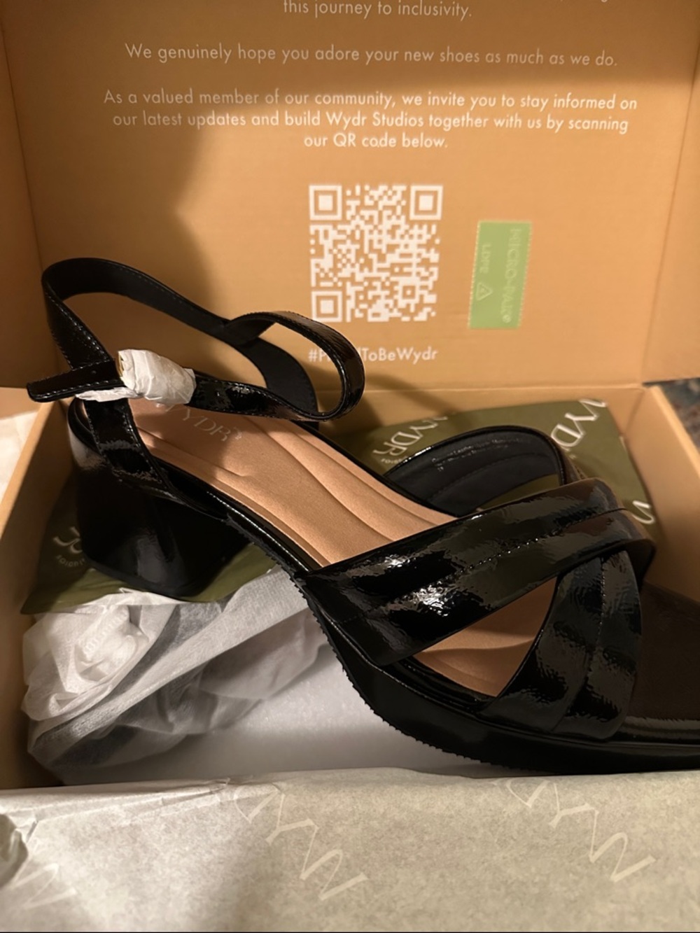 Donna Black Patent Block Heel Sandals with Ankle Strap wydr studios